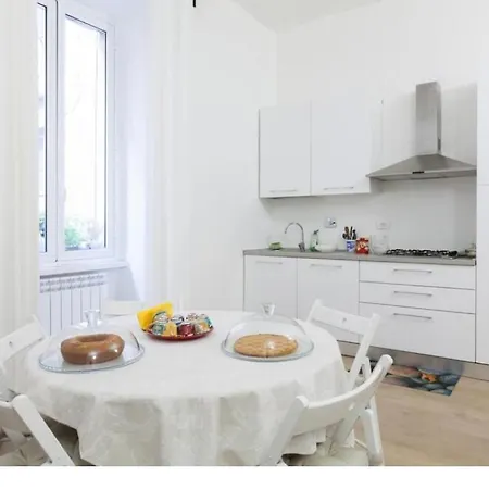 Проживание в семье Elegant With Private Bathroom
