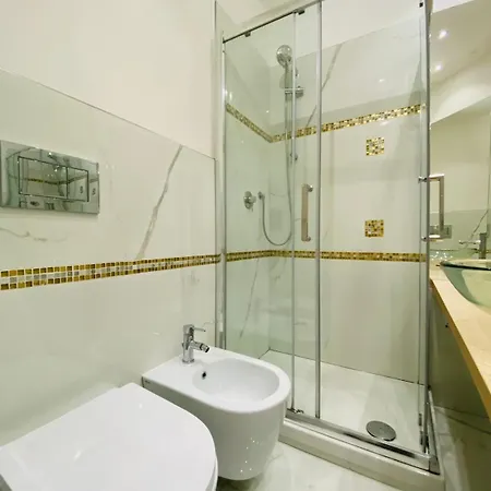 Elegant With Private Bathroom Рим