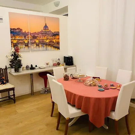 Elegant With Private Bathroom Рим