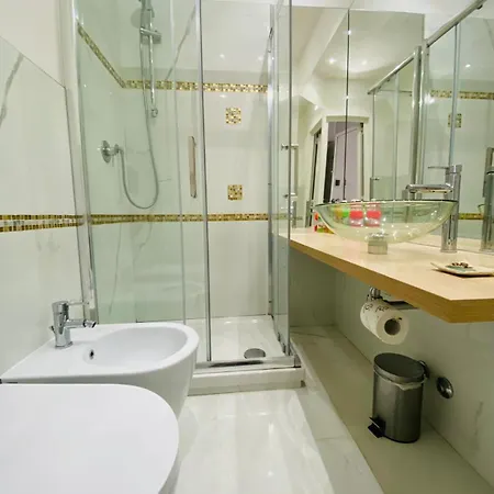 Elegant With Private Bathroom Rome
